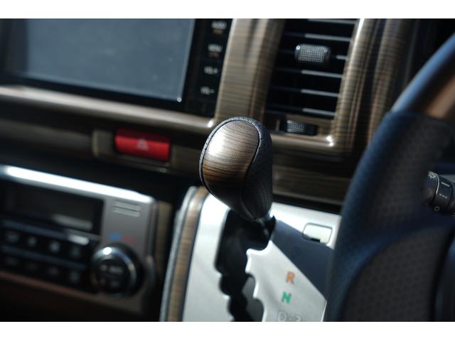 ハイエースバン ロングスーパーＧＬ　ＴＲＤ仕様　両側電動パワースライドドア　カーボンボンネット　プッシュスタート　トヨタ純正ナビ　Ｂｕｔｔｌｅｒシートカバー　木目調インテリア　ＥＴＣ（41枚目）