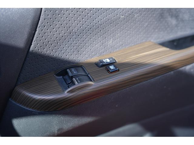 ハイエースバン ロングスーパーＧＬ　ＴＲＤ仕様　両側電動パワースライドドア　カーボンボンネット　プッシュスタート　トヨタ純正ナビ　Ｂｕｔｔｌｅｒシートカバー　木目調インテリア　ＥＴＣ（45枚目）