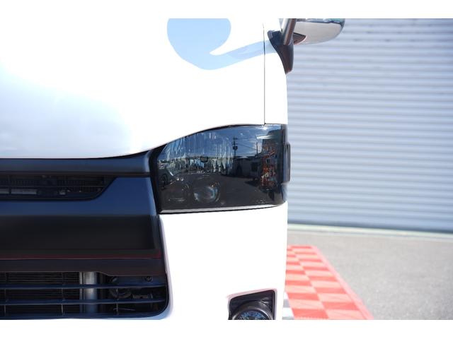 ハイエースバン スーパーＧＬ　ダークプライム　バッドフェイス　スモークヘッドライト　４１５Ｓａｆａｒｉフロントスポイラー　プッシュスタート　トヨタ純正ナビ　ＥＴＣ（8枚目）