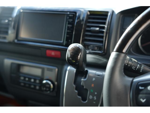 ハイエースバン スーパーＧＬ　ダークプライム　バッドフェイス　スモークヘッドライト　４１５Ｓａｆａｒｉフロントスポイラー　プッシュスタート　トヨタ純正ナビ　ＥＴＣ（41枚目）