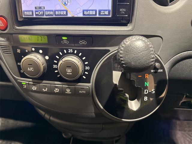 シフトレバーは握りやすく、ポジションも確認しやすく便利ですよ♪