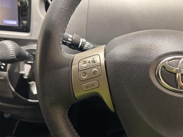 ステアリングスイッチで安全にオーディオ操作も可能です。