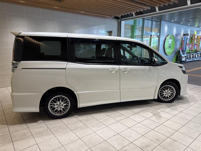 ヴォクシー ハイブリッドＺＳ　１．８ハイブリッドＺＳ　９インチナビ　ドライブレコーダー　バックモニター（4枚目）