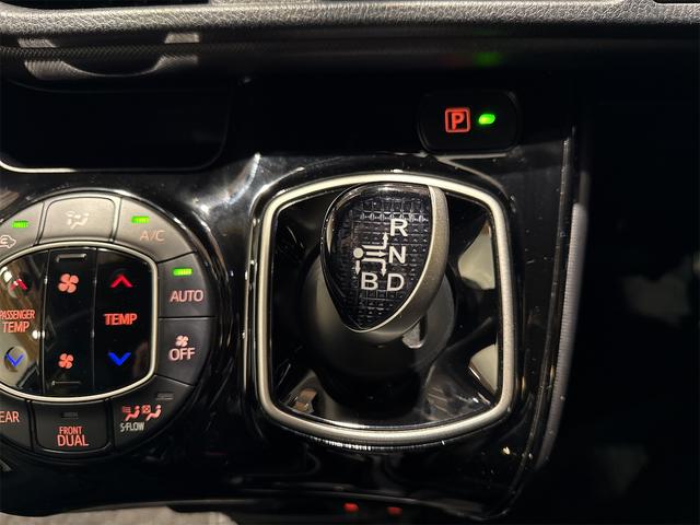 ヴォクシー ハイブリッドＺＳ　１．８ハイブリッドＺＳ　９インチナビ　ドライブレコーダー　バックモニター（11枚目）