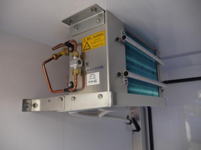 ハイゼットトラック 　ＦＲＰ中温冷凍車　４ＷＤ　両側スライドドア仕様　届出済未使用車　－５℃　スマートアシスト　スマートインナーミラー　バックカメラ　コーナーセンサー　ＬＥＤヘッドライト・フォグランプ　キーフリーシステム（50枚目）