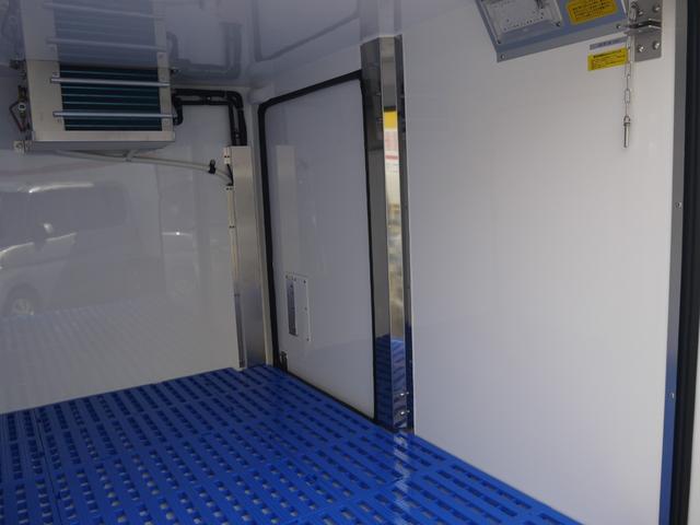 ハイゼットトラック 　ＦＲＰ中温冷凍車　４ＷＤ　両側スライドドア仕様　届出済未使用車　－５℃　スマートアシスト　スマートインナーミラー　バックカメラ　コーナーセンサー　ＬＥＤヘッドライト・フォグランプ　キーフリーシステム（61枚目）