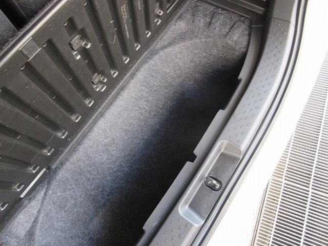 シエンタ Ｘ　フルセグ　ミュージックプレイヤー接続可　バックカメラ　衝突被害軽減システム　ＥＴＣ　電動スライドドア　ＬＥＤヘッドランプ　乗車定員７人　３列シート　ワンオーナー（18枚目）