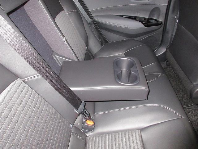 カローラツーリング ハイブリッド　ダブルバイビー　フルセグ　メモリーナビ　バックカメラ　衝突被害軽減システム　ＥＴＣ　ドラレコ　ＬＥＤヘッドランプ　ワンオーナー（6枚目）