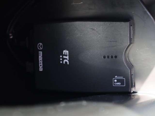 ＥＴＣももちろん搭載。いちいち料金所で停車する必要なんて当然ないです。スムーズにストレスなくドライブをお楽しみください。（※支払総額にセットアップ費用は含まれておりません。）