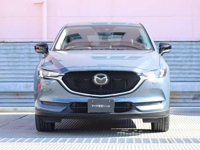 フォワードセンシングカメラを使用することにより夜間走行時に前方車や対向車の状況を判断し、ヘッドランプの照射範囲、照射部分や明るさを自動的に変化させるアダプティブＬＥＤヘッドライトを採用しております。