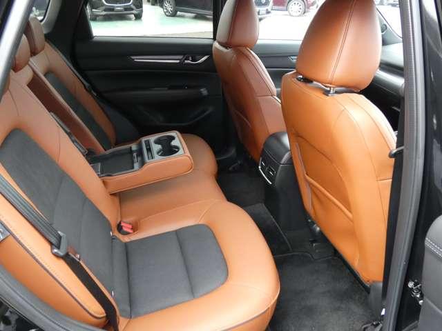 �@�\���ƃf�U�C�����𗼗��������ԓ���Ԃ́A���g���ȃJ�X�^���J�[�̂悤�ȕ��͋C���������킹�Ă��܂��B