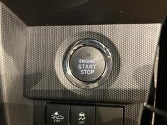 【プッシュスタートボタン】ブレーキペダルをしっかり踏み込んだ状態でプッシュスタートスイッチを押すだけでエンジンを始動させることができますよ☆スマートキーを使うので、鍵を挿し込む必要がありませんよ☆ 7