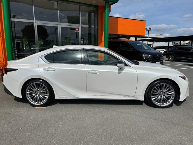 ＩＳ ＩＳ３００ｈ　バージョンＬ　純正メーカーナビ・地デジＴＶ／レザーシート／レクサスセーフティシステム／三眼ＬＥＤヘッドライト／／Ｆエアーシート＆シートヒーター／パノラミックビューモニター／ＥＴＣ２．０（9枚目）