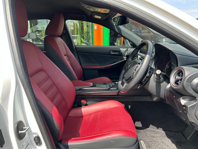 ＩＳ ＩＳ３００ｈ　バージョンＬ　純正メーカーナビ・地デジＴＶ／レザーシート／レクサスセーフティシステム／三眼ＬＥＤヘッドライト／／Ｆエアーシート＆シートヒーター／パノラミックビューモニター／ＥＴＣ２．０（21枚目）