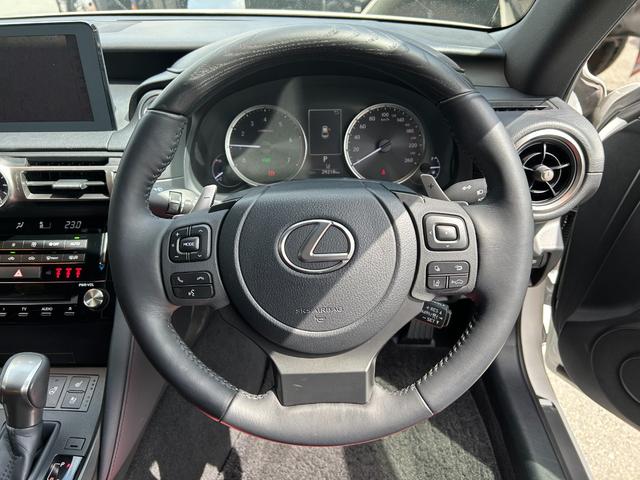 ＩＳ ＩＳ３００ｈ　バージョンＬ　純正メーカーナビ・地デジＴＶ／レザーシート／レクサスセーフティシステム／三眼ＬＥＤヘッドライト／／Ｆエアーシート＆シートヒーター／パノラミックビューモニター／ＥＴＣ２．０（23枚目）