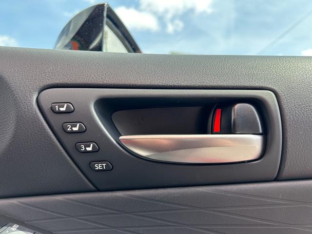 ＩＳ ＩＳ３００ｈ　バージョンＬ　純正メーカーナビ・地デジＴＶ／レザーシート／レクサスセーフティシステム／三眼ＬＥＤヘッドライト／／Ｆエアーシート＆シートヒーター／パノラミックビューモニター／ＥＴＣ２．０（35枚目）