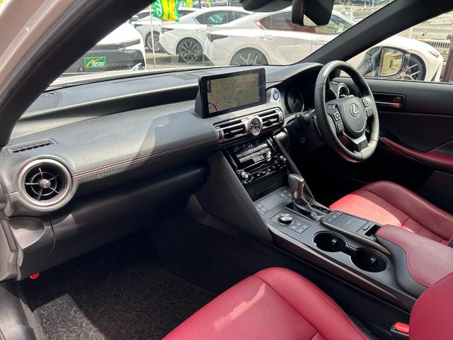 ＩＳ ＩＳ３００ｈ　バージョンＬ　純正メーカーナビ・地デジＴＶ／レザーシート／レクサスセーフティシステム／三眼ＬＥＤヘッドライト／／Ｆエアーシート＆シートヒーター／パノラミックビューモニター／ＥＴＣ２．０（36枚目）