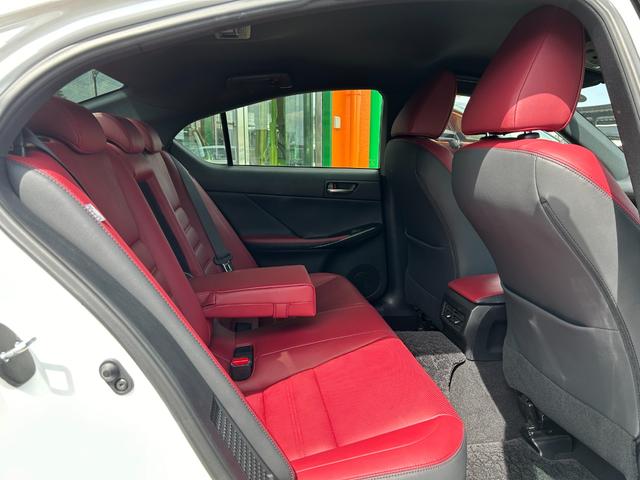 ＩＳ ＩＳ３００ｈ　バージョンＬ　純正メーカーナビ・地デジＴＶ／レザーシート／レクサスセーフティシステム／三眼ＬＥＤヘッドライト／／Ｆエアーシート＆シートヒーター／パノラミックビューモニター／ＥＴＣ２．０（41枚目）