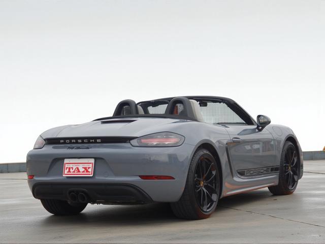 ７１８ボクスター ７１８ボクスタースタイルエディション　左ハンドル　６速ＭＴ　ＰＤＬＳ　スポーツクロノパッケージ　レザーシート　シートヒーター＆ベンチレーター　ヒーター付ＧＴスポーツステアリング　左右独立調整式オートエアコン　純正フロアマット　禁煙車（2枚目）