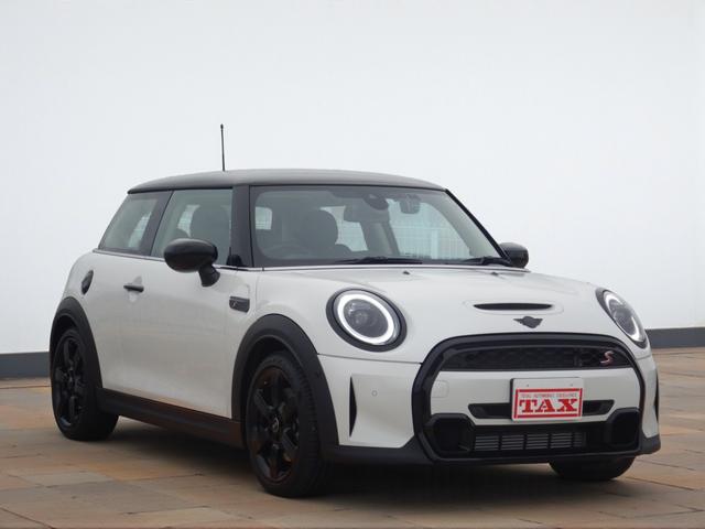 ＭＩＮＩ クーパーＳプレミアムプラスパッケージクラシックトリム　ピアノブラックエクステリア　ブラックルーフ＆ミラーキャップ　ワイヤレスチャージング　純正ナビ　アクティブクルーズコントロール　ドライビングアシスト　ＭＩＮＩドライビングモード　禁煙車（17枚目）