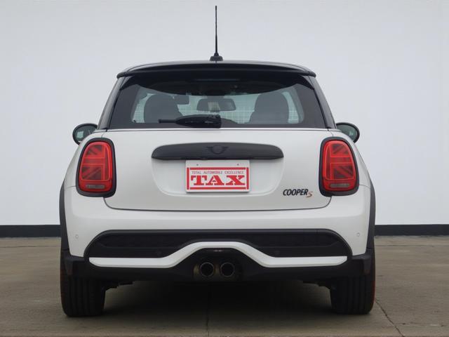 ＭＩＮＩ クーパーＳプレミアムプラスパッケージクラシックトリム　ピアノブラックエクステリア　ブラックルーフ＆ミラーキャップ　ワイヤレスチャージング　純正ナビ　アクティブクルーズコントロール　ドライビングアシスト　ＭＩＮＩドライビングモード　禁煙車（19枚目）