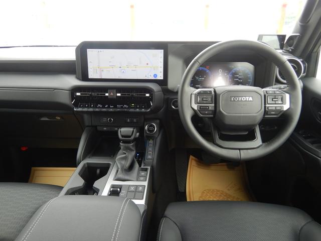 ランドクルーザー250 VX 丸目ヘッドライト デイトナ18アルミ+グッドリッチATタイヤ ディスプレイオーディオPLUS&JBLサウンドシステム 12.3インチTFTメーター 黒革シート シートヒーター&クーラー 1オナ 禁煙車(9枚目)