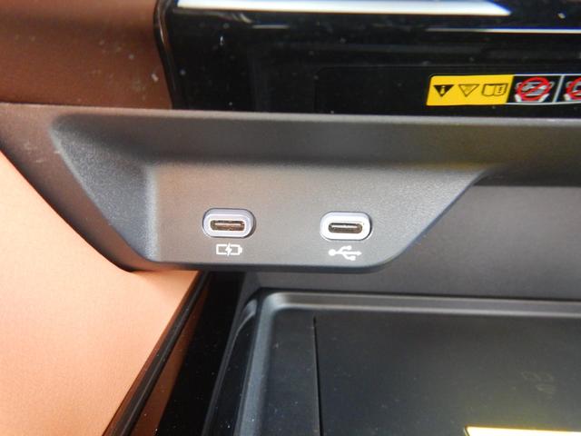 ヴェルファイアハイブリッド Z プレミア 登録済未使用車 ユニバーサルステップ 左右独立ムーンルーフ パワーバックドア&両側パワースライドドア ブラウン革シート シートヒーター&クーラー デジタルインナーミラー パノラミックビューモニター(51枚目)