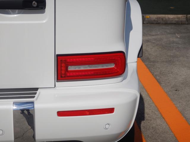 Ｇクラス Ｇ４００ｄ　ＡＭＧライン　ｍａｎｕｆａｋｔｕｒプログラム　アダプティブダンピングシステム　ラグジュアリーパッケージ　サンルーフ　Ｂｕｒｍｅｓｔｅｒサウンドシステム　チタニウムグレーナッパレザーシート　右ハンドル　禁煙車（28枚目）