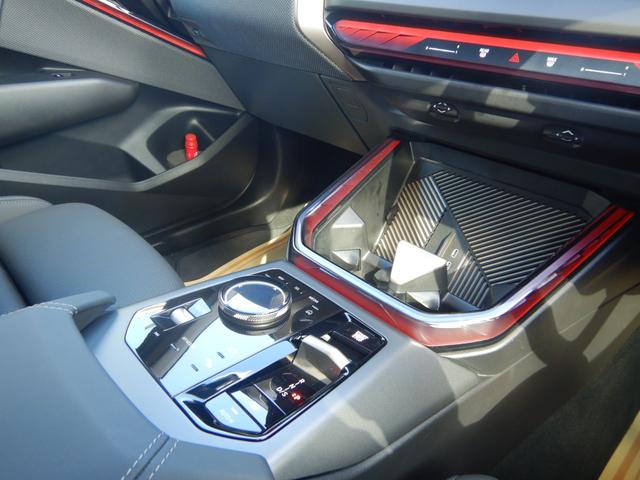 Ｘ３ ２０　ｘＤｒｉｖｅ　Ｘライン　コンフォートパッケージ　ＯＰ２０アルミ　ヴェガンザレザーシート　シートヒーター＆ベンチレーター　ｈａｒｍａｎ／ｋａｒｄｏｎ　ワイヤレスチャージング　ステアリングヒーター　１オナ　禁煙車（13枚目）