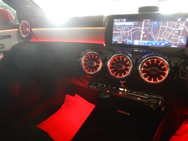 Aクラス A35 4マチック MBUXナビ&フルセグTV ハーフレザーシート 前席シートヒーター アンビエントライト ワイヤレスチャージング レーダーセーフティパッケージ イルミネーテッドステップカバー 登録済未使用車(6枚目)