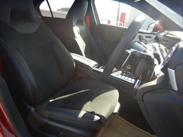 Aクラス A35 4マチック MBUXナビ&フルセグTV ハーフレザーシート 前席シートヒーター アンビエントライト ワイヤレスチャージング レーダーセーフティパッケージ イルミネーテッドステップカバー 登録済未使用車(10枚目)