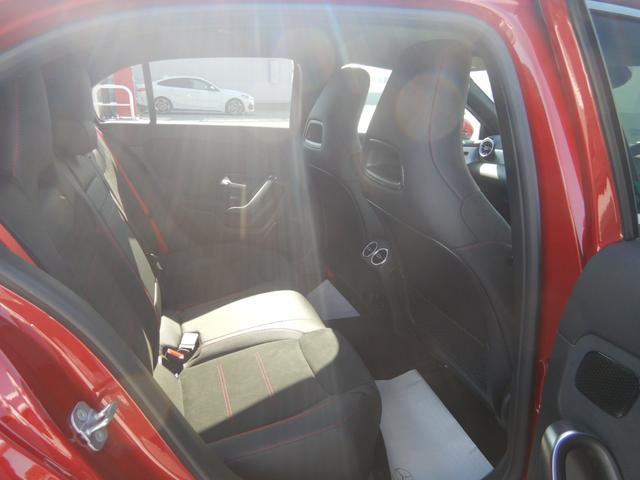 Aクラス A35 4マチック MBUXナビ&フルセグTV ハーフレザーシート 前席シートヒーター アンビエントライト ワイヤレスチャージング レーダーセーフティパッケージ イルミネーテッドステップカバー 登録済未使用車(14枚目)