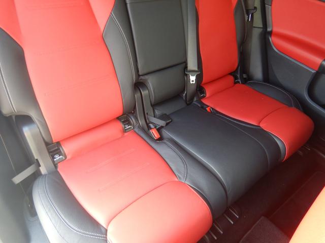 ＧＬＢ ＧＬＢ２００ｄ　４マチック　ＡＭＧライン　パノラミックスライディングルーフ　ＡＭＧレザーエクスクルーシブパッケージ　カーボン調インテリアトリム　純正ナビ＆フルセグＴＶ　パドルシフト　前席シートヒーター　アンビエントライト　禁煙車（42枚目）