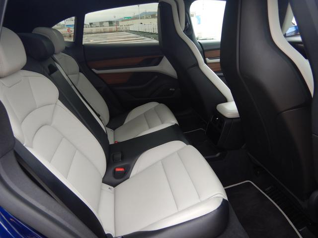 タイカンクロスツーリスモ タイカン 4クロスツーリスモ OP520 オフロードデザインパッケージ&20AW パノラマルーフ クロノ PDLS ブラック/クレヨン2トーンレザーインテリア 14way電動シート シートヒーター&クーラー マッサージ機能 禁煙車(13枚目)