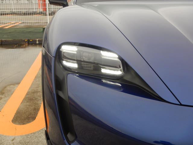 タイカンクロスツーリスモ タイカン 4クロスツーリスモ OP520 オフロードデザインパッケージ&20AW パノラマルーフ クロノ PDLS ブラック/クレヨン2トーンレザーインテリア 14way電動シート シートヒーター&クーラー マッサージ機能 禁煙車(25枚目)