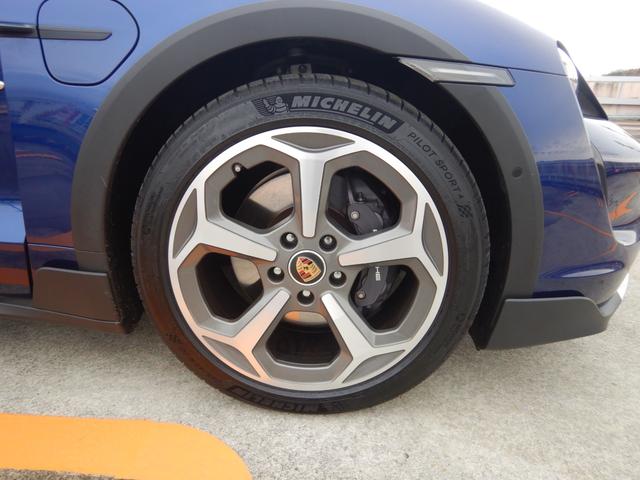 タイカンクロスツーリスモ タイカン 4クロスツーリスモ OP520 オフロードデザインパッケージ&20AW パノラマルーフ クロノ PDLS ブラック/クレヨン2トーンレザーインテリア 14way電動シート シートヒーター&クーラー マッサージ機能 禁煙車(30枚目)