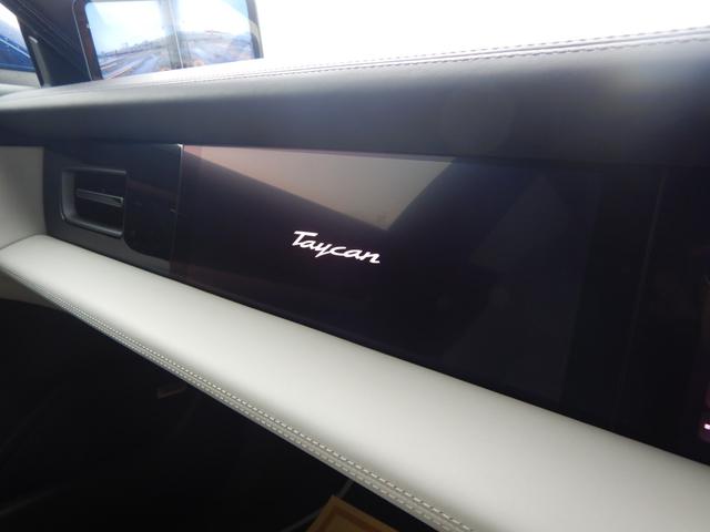 タイカンクロスツーリスモ タイカン 4クロスツーリスモ OP520 オフロードデザインパッケージ&20AW パノラマルーフ クロノ PDLS ブラック/クレヨン2トーンレザーインテリア 14way電動シート シートヒーター&クーラー マッサージ機能 禁煙車(50枚目)