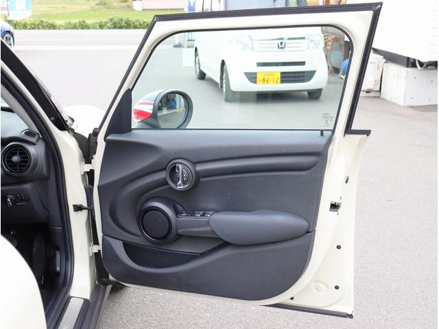 MINI ワン オーディオ オートエアコン アイドリングストップ フロントフォグ スマートキー プッシュスタート 電動格納ミラー パワーステアリング パワーウィンドウ(16枚目)