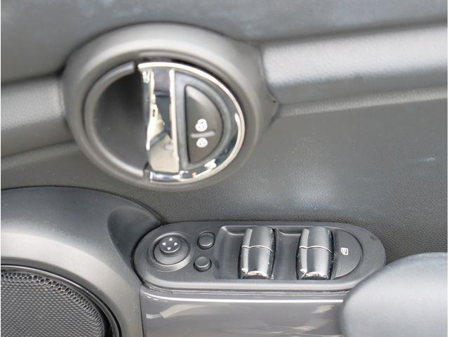 MINI ワン オーディオ オートエアコン アイドリングストップ フロントフォグ スマートキー プッシュスタート 電動格納ミラー パワーステアリング パワーウィンドウ(17枚目)