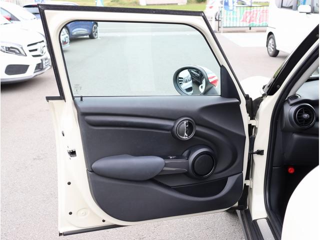 MINI ワン オーディオ オートエアコン アイドリングストップ フロントフォグ スマートキー プッシュスタート 電動格納ミラー パワーステアリング パワーウィンドウ(28枚目)