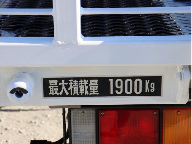 エルフトラック Wキャブロングフルフラットローダンプ 積載車 ETC 6MT ラジコン付ユニック エアコン ラジオ エアバッグ 電動格納ミラー パワーウィンドウ フルフラットロー(18枚目)