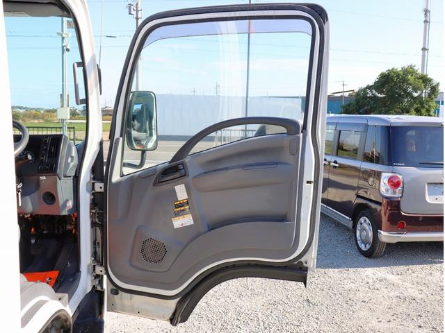 エルフトラック Wキャブロングフルフラットローダンプ 積載車 ETC 6MT ラジコン付ユニック エアコン ラジオ エアバッグ 電動格納ミラー パワーウィンドウ フルフラットロー(22枚目)