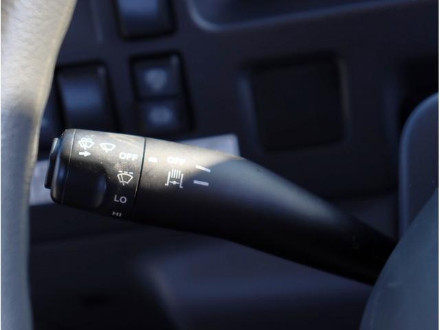 エルフトラック Wキャブロングフルフラットローダンプ 積載車 ETC 6MT ラジコン付ユニック エアコン ラジオ エアバッグ 電動格納ミラー パワーウィンドウ フルフラットロー(31枚目)