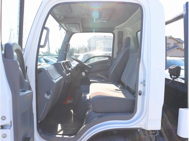 エルフトラック Wキャブロングフルフラットローダンプ 積載車 ETC 6MT ラジコン付ユニック エアコン ラジオ エアバッグ 電動格納ミラー パワーウィンドウ フルフラットロー(41枚目)