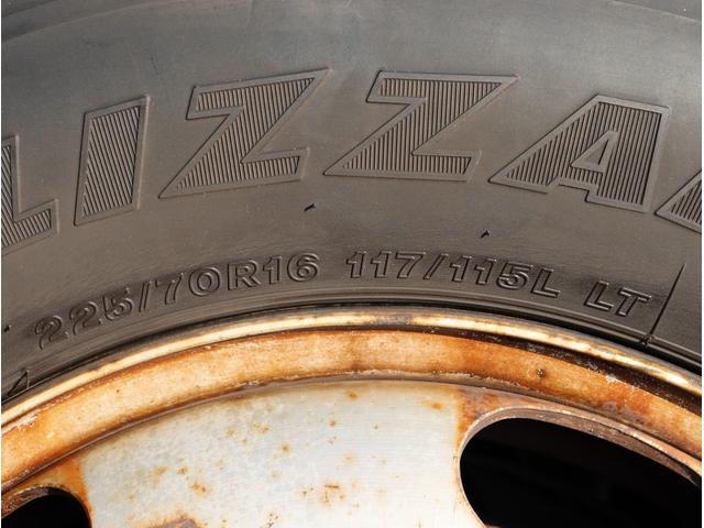 エルフトラック Wキャブロングフルフラットローダンプ 積載車 ETC 6MT ラジコン付ユニック エアコン ラジオ エアバッグ 電動格納ミラー パワーウィンドウ フルフラットロー(66枚目)