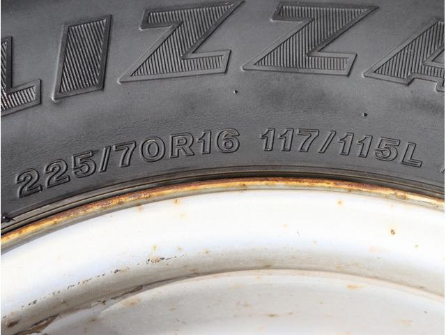 エルフトラック Wキャブロングフルフラットローダンプ 積載車 ETC 6MT ラジコン付ユニック エアコン ラジオ エアバッグ 電動格納ミラー パワーウィンドウ フルフラットロー(70枚目)