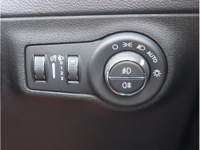 ジープ・コンパス ローンチエディション　ナビ　フルセグＴＶ　ＥＴＣ　バックカメラ　サンルーフ　レザーシート　シートヒーター　運転席パワーシート　Ｂｌｕｅｔｏｏｔｈオーディオ（32枚目）
