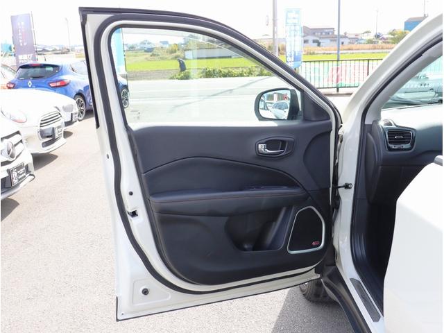 ジープ・コンパス ローンチエディション　ナビ　フルセグＴＶ　ＥＴＣ　バックカメラ　サンルーフ　レザーシート　シートヒーター　運転席パワーシート　Ｂｌｕｅｔｏｏｔｈオーディオ（35枚目）