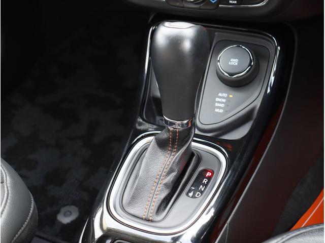 ジープ・コンパス ローンチエディション　ナビ　フルセグＴＶ　ＥＴＣ　バックカメラ　サンルーフ　レザーシート　シートヒーター　運転席パワーシート　Ｂｌｕｅｔｏｏｔｈオーディオ（45枚目）