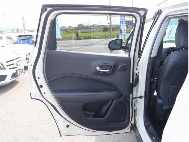 ジープ・コンパス ローンチエディション　ナビ　フルセグＴＶ　ＥＴＣ　バックカメラ　サンルーフ　レザーシート　シートヒーター　運転席パワーシート　Ｂｌｕｅｔｏｏｔｈオーディオ（59枚目）